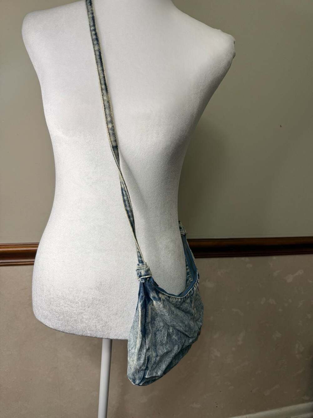 Pacific Connections Acid Wash Denim Crossbody Shoulder Bag - Picture 2 of 9